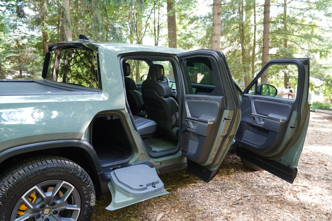 2022 Rivian R1T - Image 17 of 31