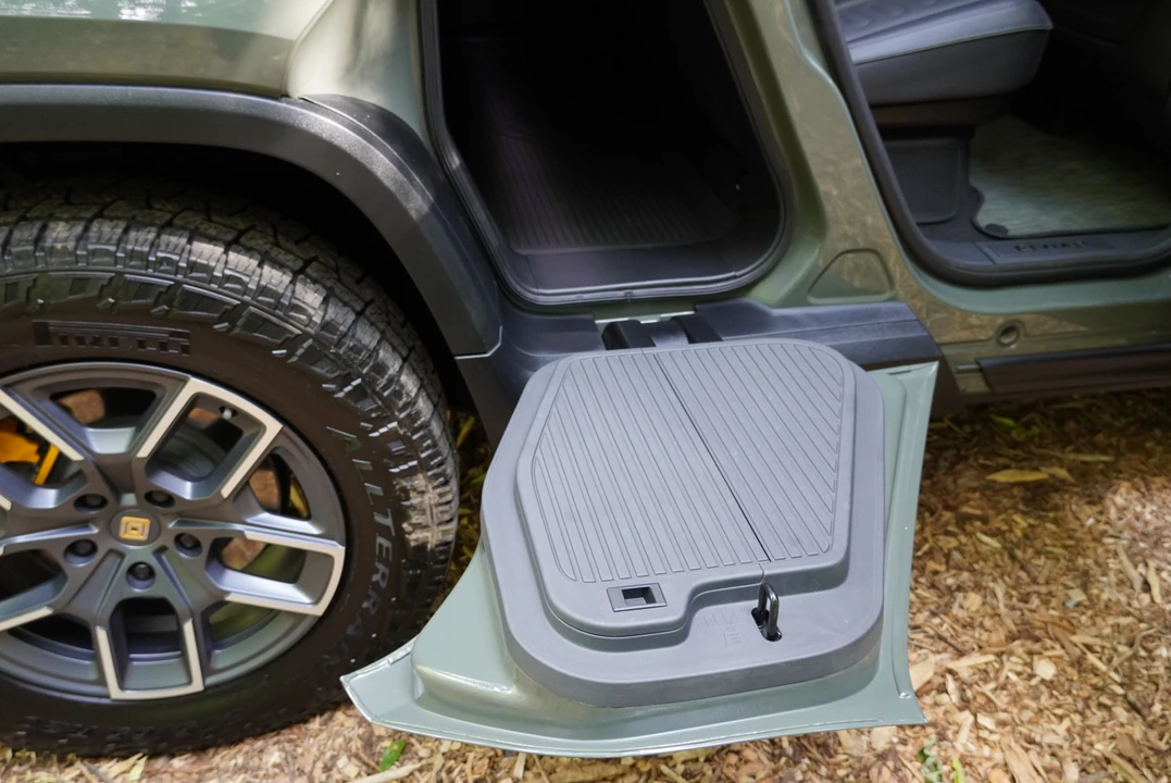 2022 Rivian R1T - Image 25 of 31