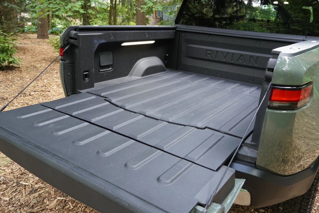 2022 Rivian R1T - Image 30 of 31