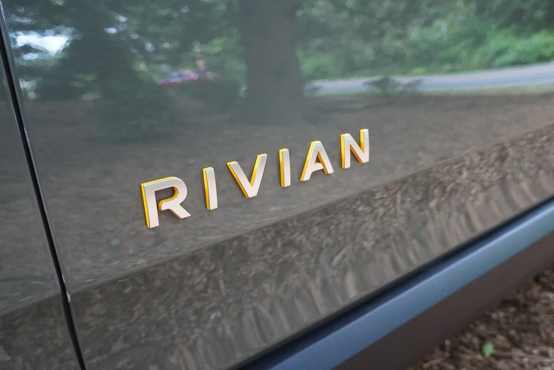 2022 Rivian R1T - Image 19 of 31
