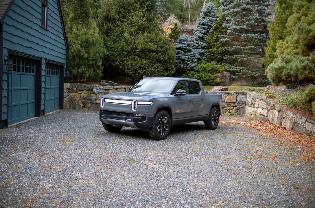 2022 Rivian R1T - Image 2 of 31