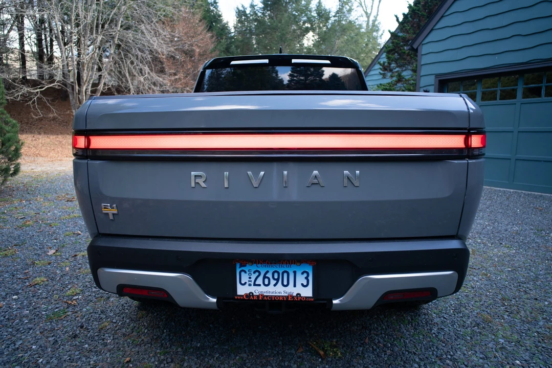 2022 Rivian R1T - Image 25 of 31