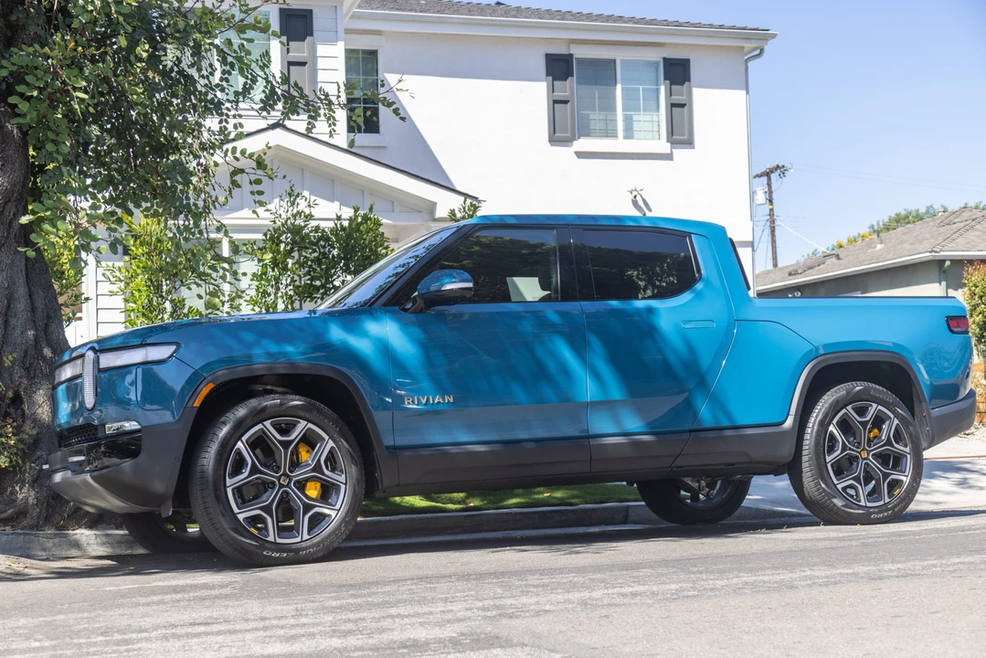 2022 Rivian R1T - Image 3 of 31