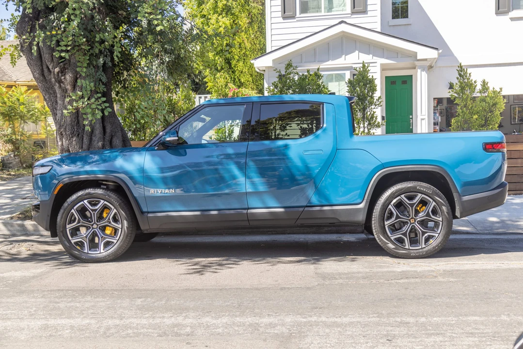 2022 Rivian R1T - Image 4 of 31