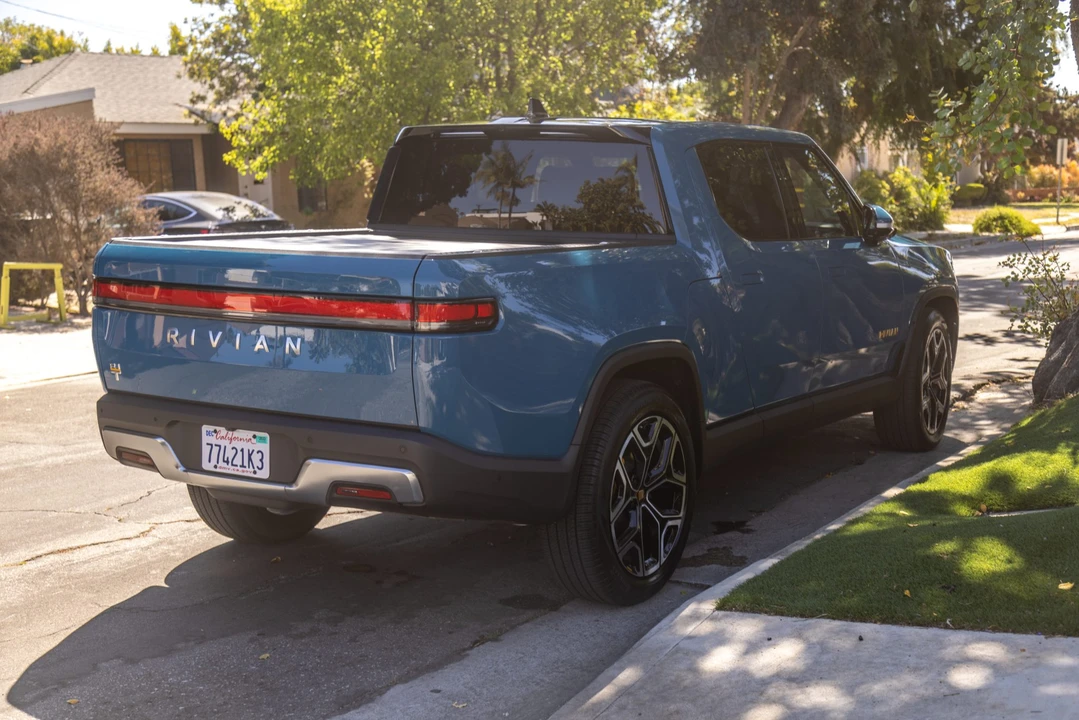 2022 Rivian R1T - Image 9 of 31