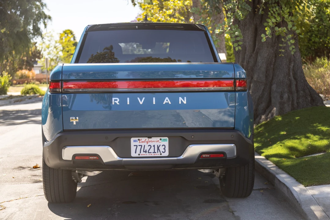 2022 Rivian R1T - Image 8 of 31