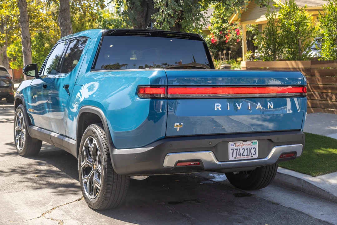 2022 Rivian R1T - Image 7 of 31