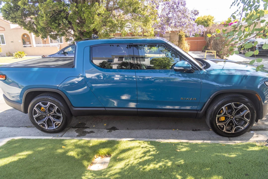 2022 Rivian R1T - Image 12 of 31