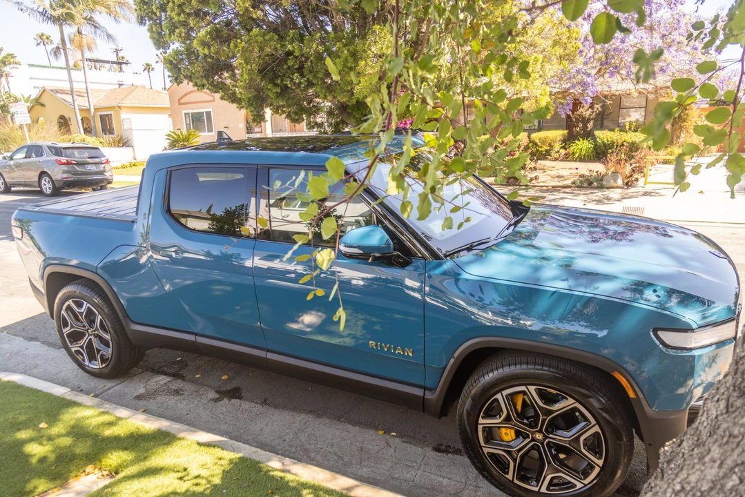 2022 Rivian R1T - Image 13 of 31