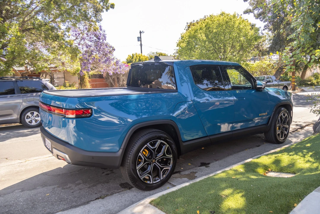 2022 Rivian R1T - Image 10 of 31