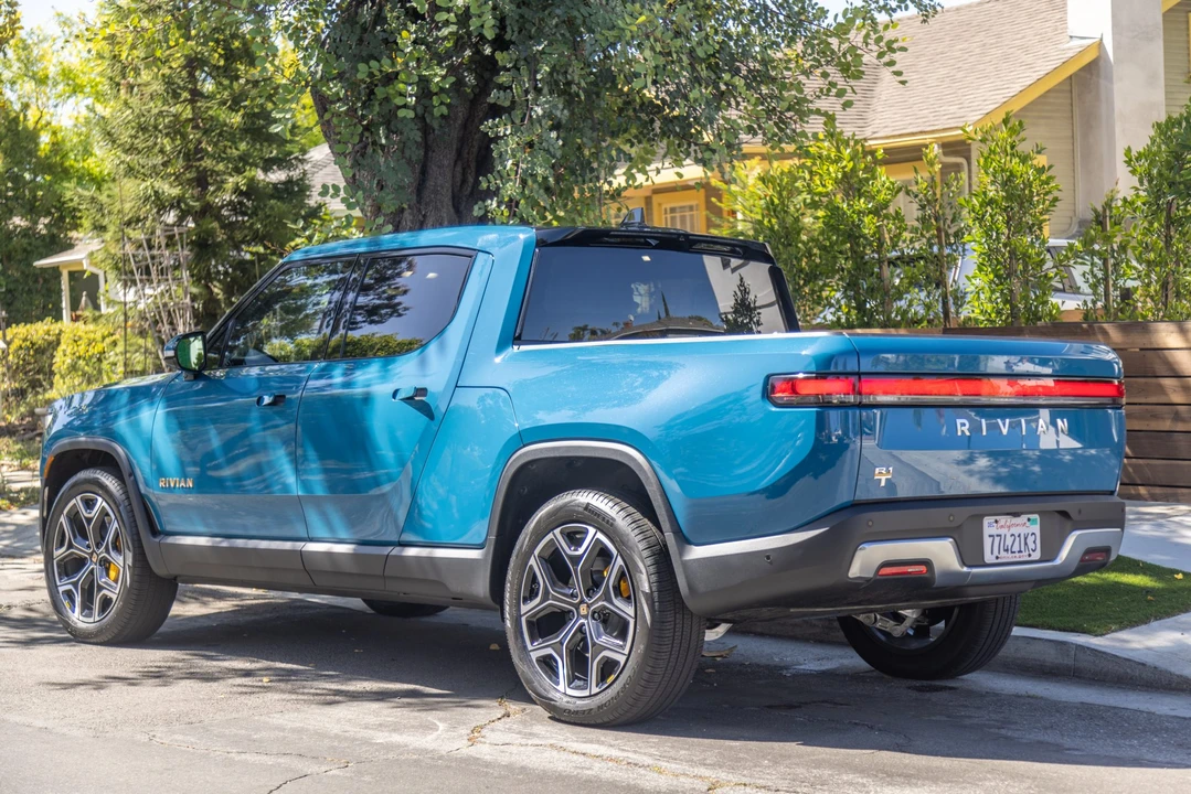 2022 Rivian R1T - Image 6 of 31