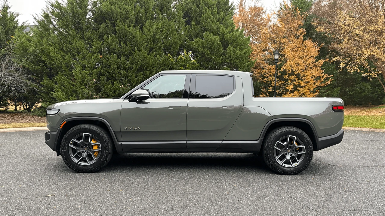 2022 Rivian R1T - Image 16 of 31