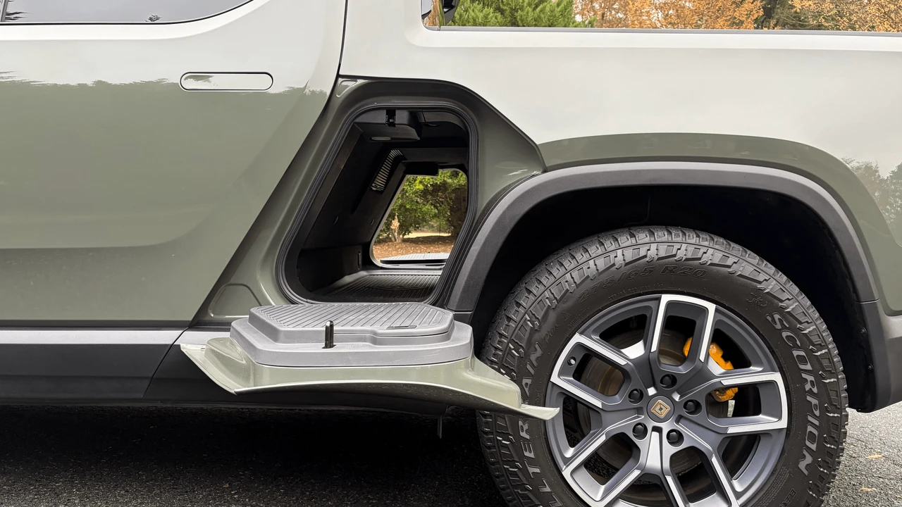 2022 Rivian R1T - Image 27 of 31