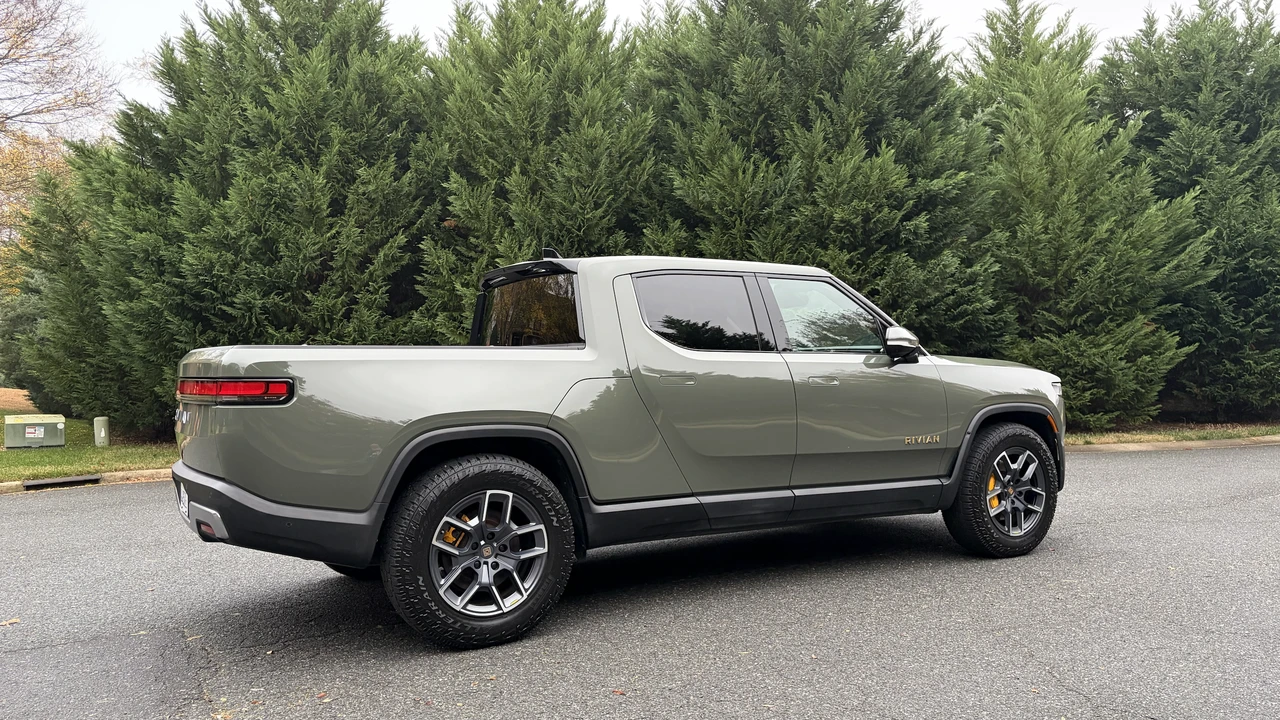 2022 Rivian R1T - Image 9 of 31