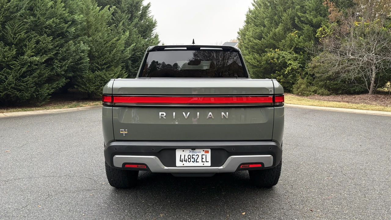 2022 Rivian R1T - Image 12 of 31