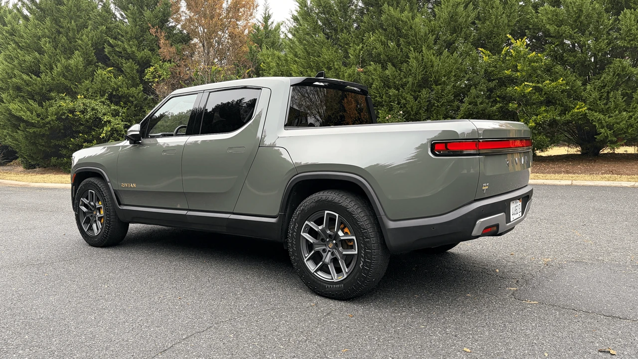 2022 Rivian R1T - Image 15 of 31