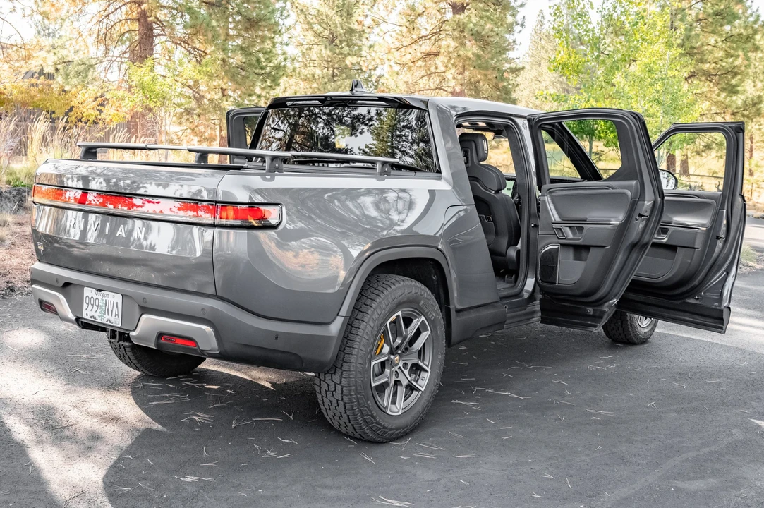 2022 Rivian R1T - Image 8 of 31