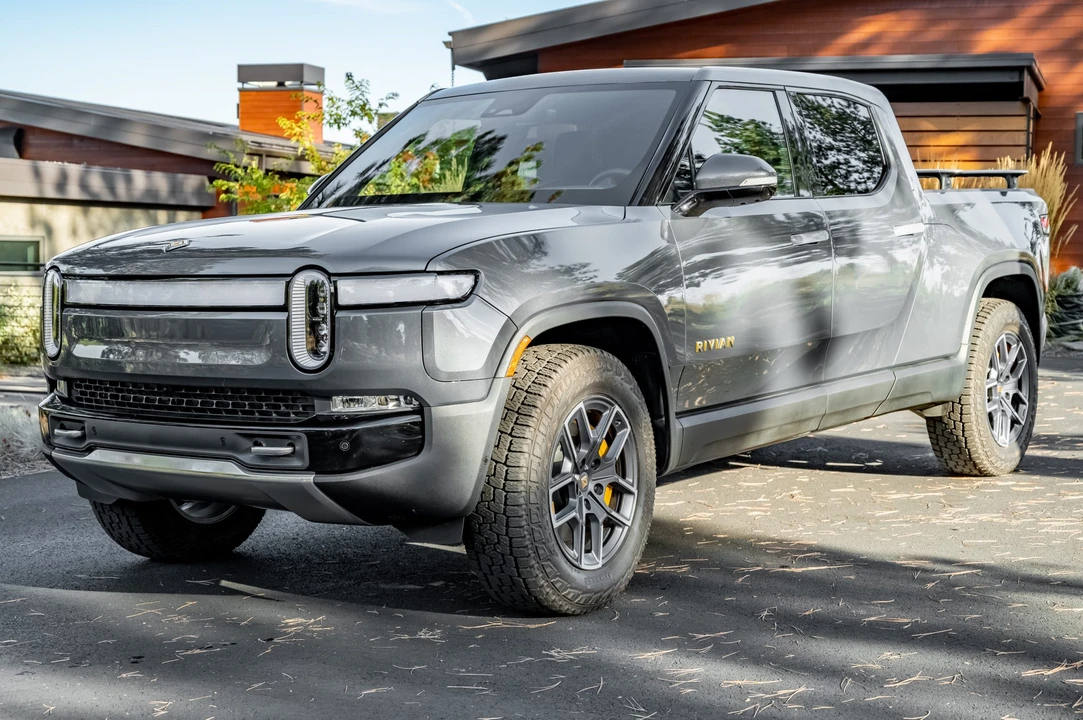 2022 Rivian R1T - Image 2 of 31