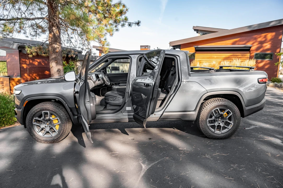 2022 Rivian R1T - Image 17 of 31