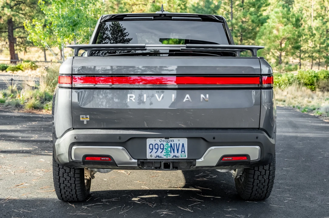 2022 Rivian R1T - Image 10 of 31