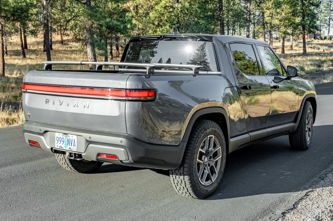 2022 Rivian R1T - Image 7 of 31