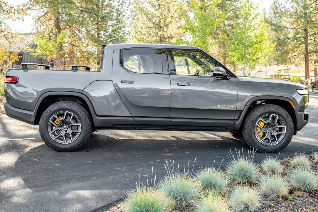 2022 Rivian R1T - Image 6 of 31