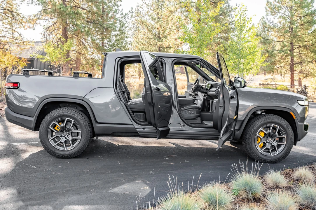 2022 Rivian R1T - Image 18 of 31