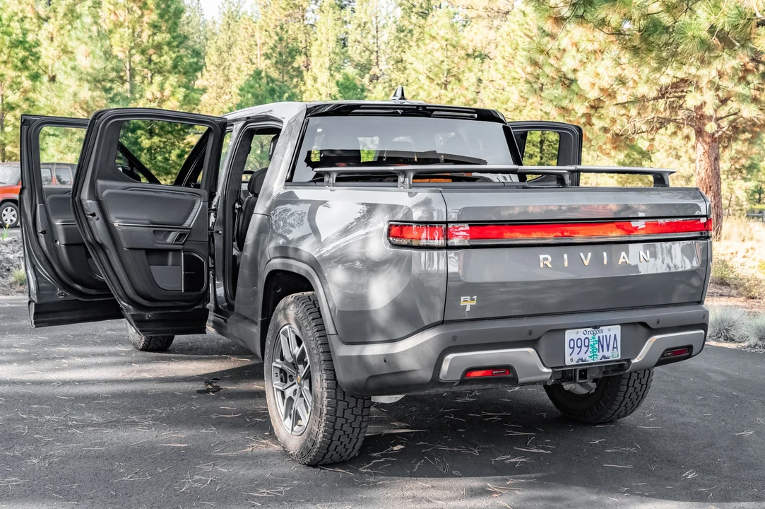 2022 Rivian R1T - Image 14 of 31
