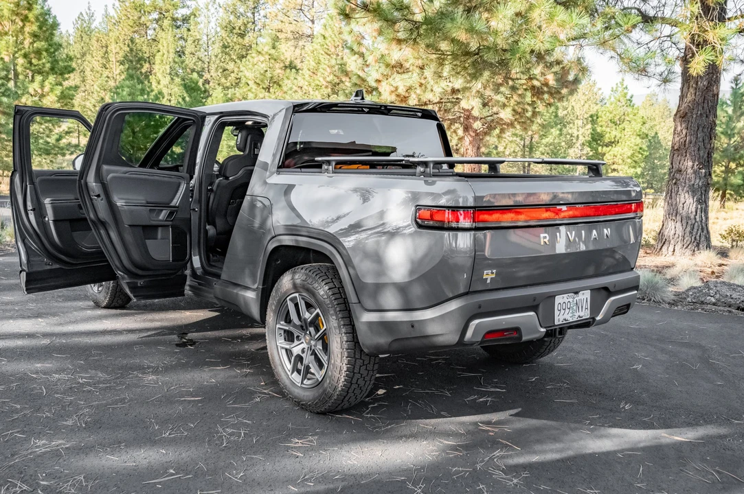 2022 Rivian R1T - Image 15 of 31