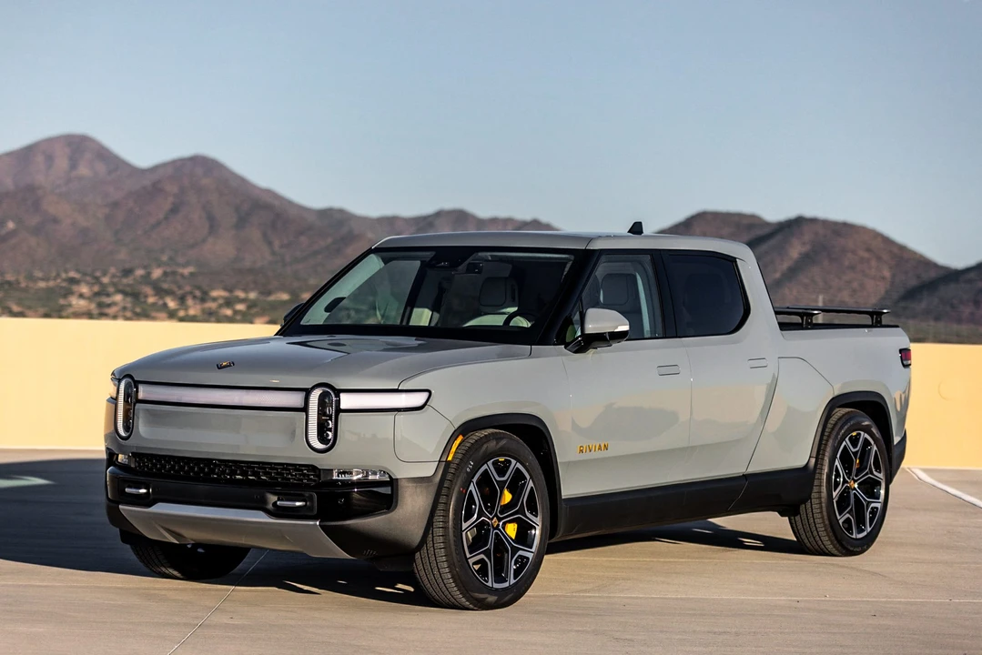2022 Rivian R1T - Image 2 of 31