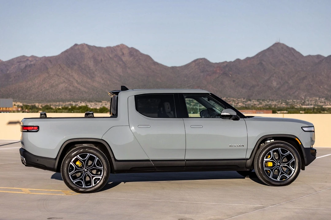 2022 Rivian R1T - Image 5 of 31
