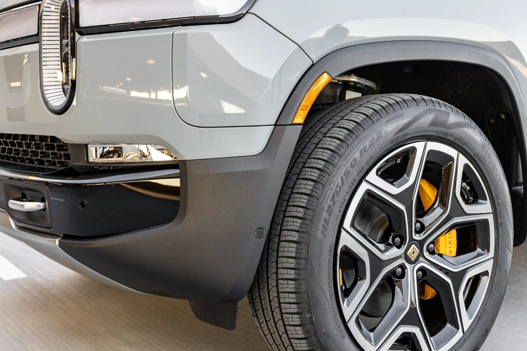 2022 Rivian R1T - Image 11 of 31