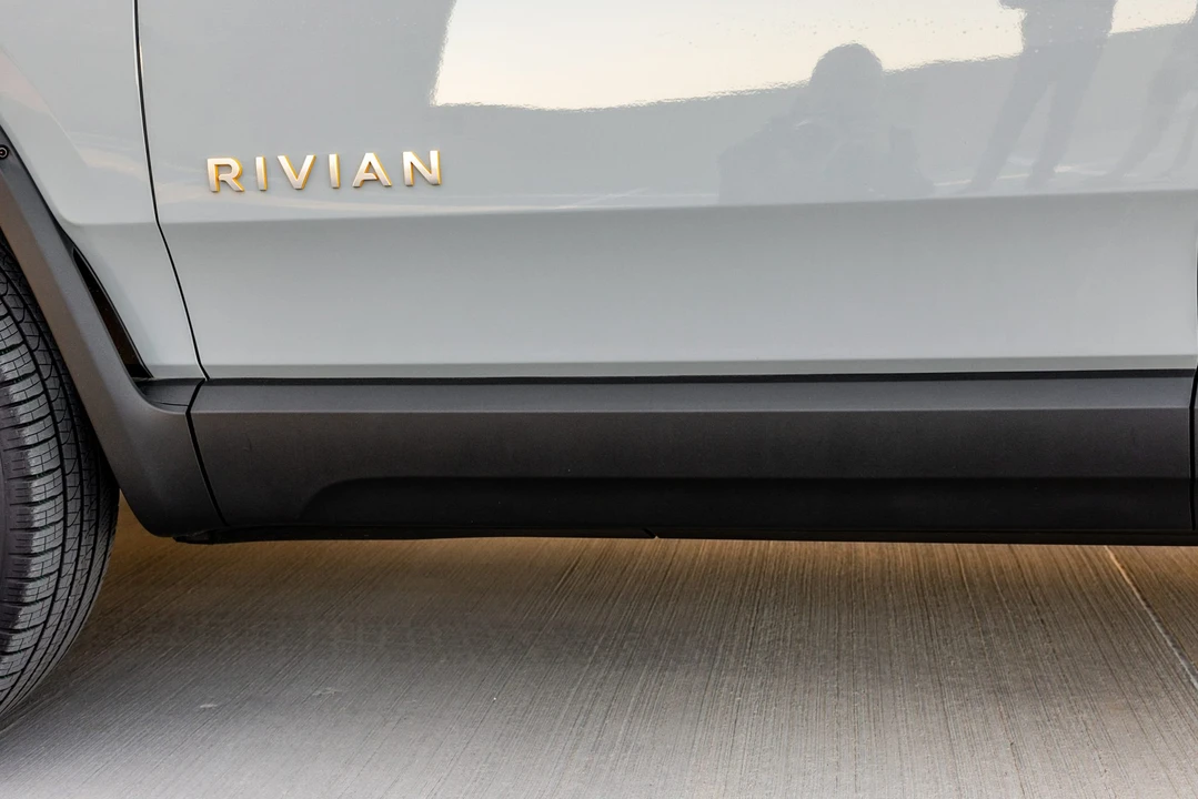 2022 Rivian R1T - Image 15 of 31
