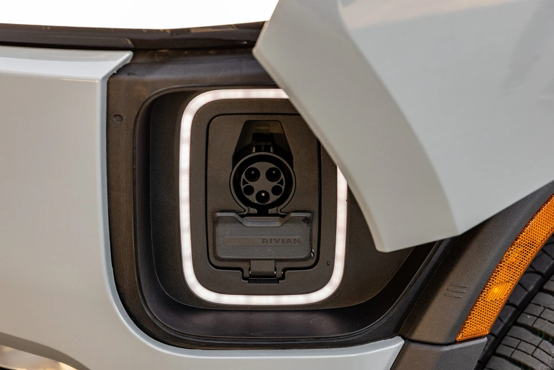 2022 Rivian R1T - Image 12 of 31