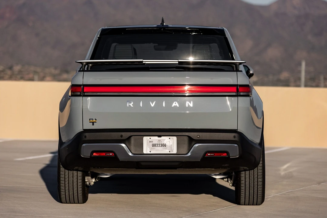 2022 Rivian R1T - Image 7 of 31