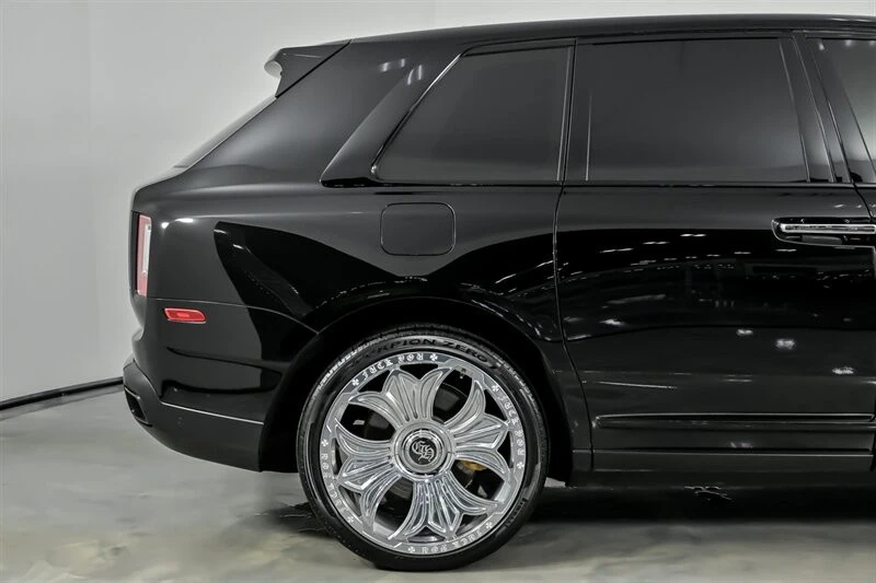 2022 Rolls-Royce Cullinan Black Badge - Image 13 of 21