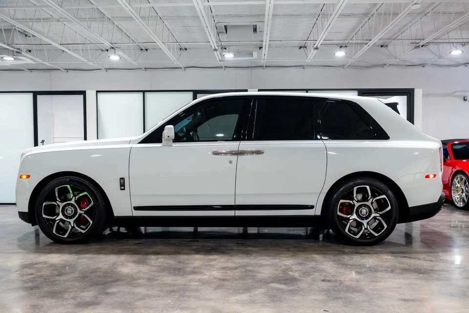 2022 Rolls-Royce Cullinan Black Badge - Image 2 of 10