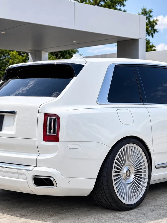 2022 Rolls-Royce Cullinan - Image 3 of 11