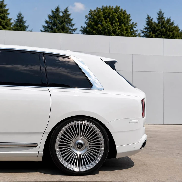 2022 Rolls-Royce Cullinan - Image 6 of 11