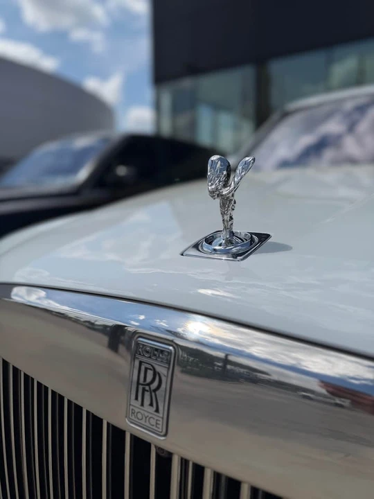 2022 Rolls-Royce - Image 2 of 6