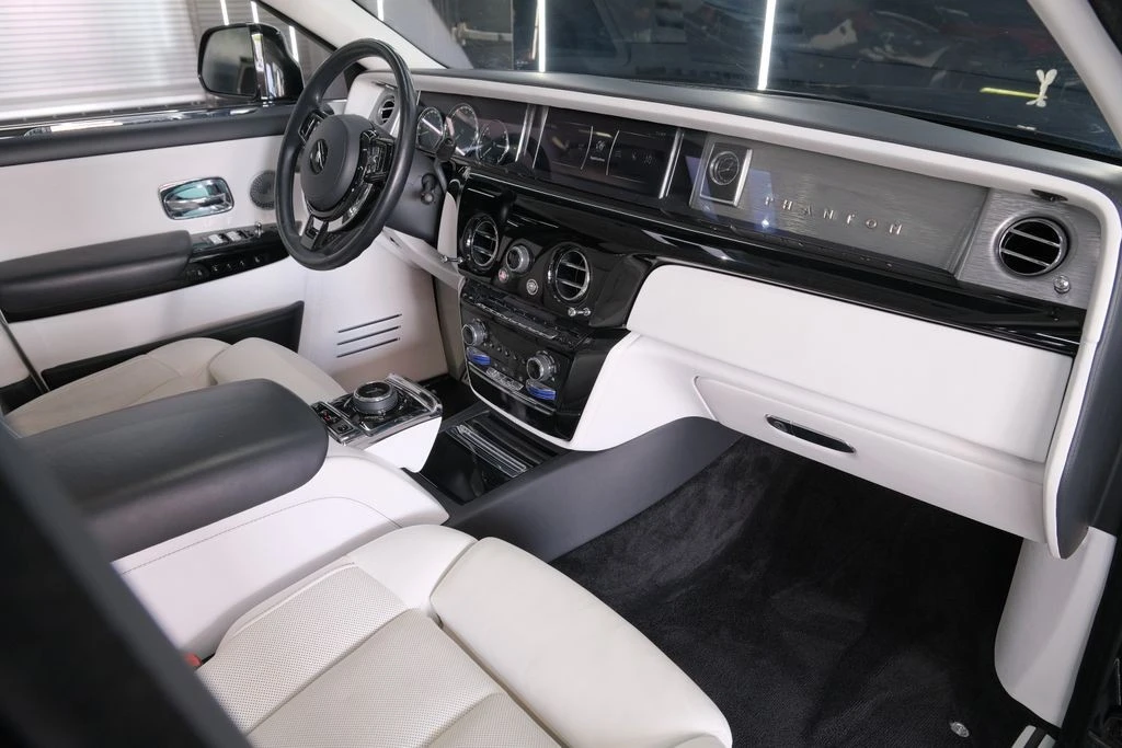 2022 Rolls-Royce Phantom VIII - Image 29 of 31