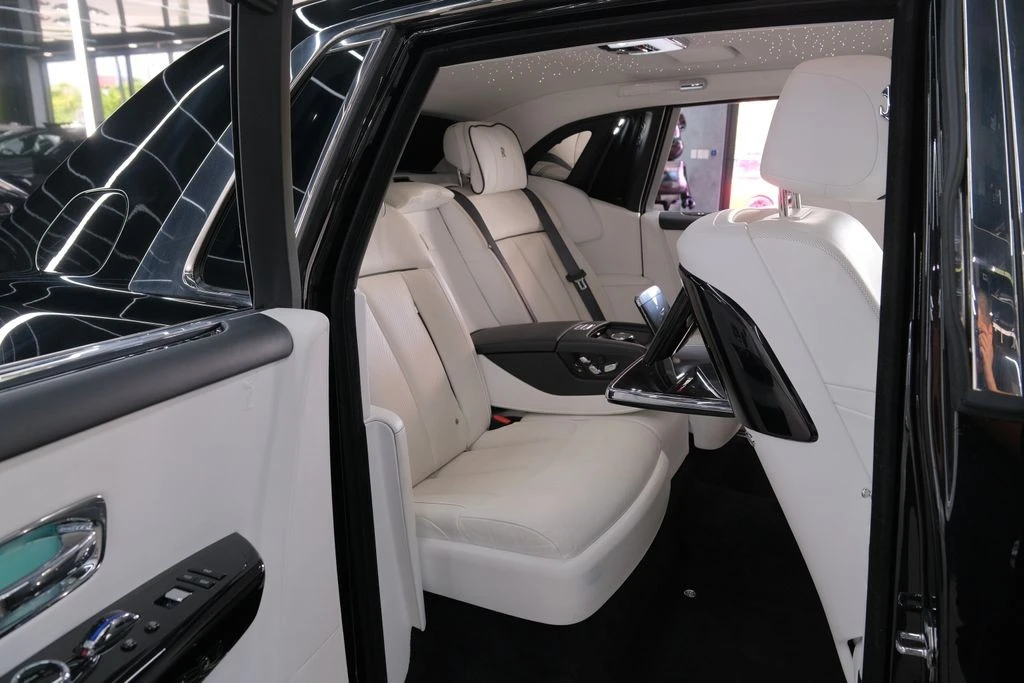 2022 Rolls-Royce Phantom VIII - Image 18 of 31