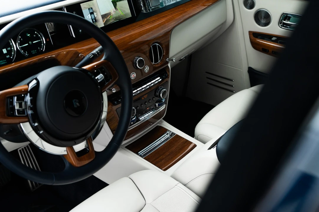 2022 Rolls-Royce Phantom - Image 22 of 31