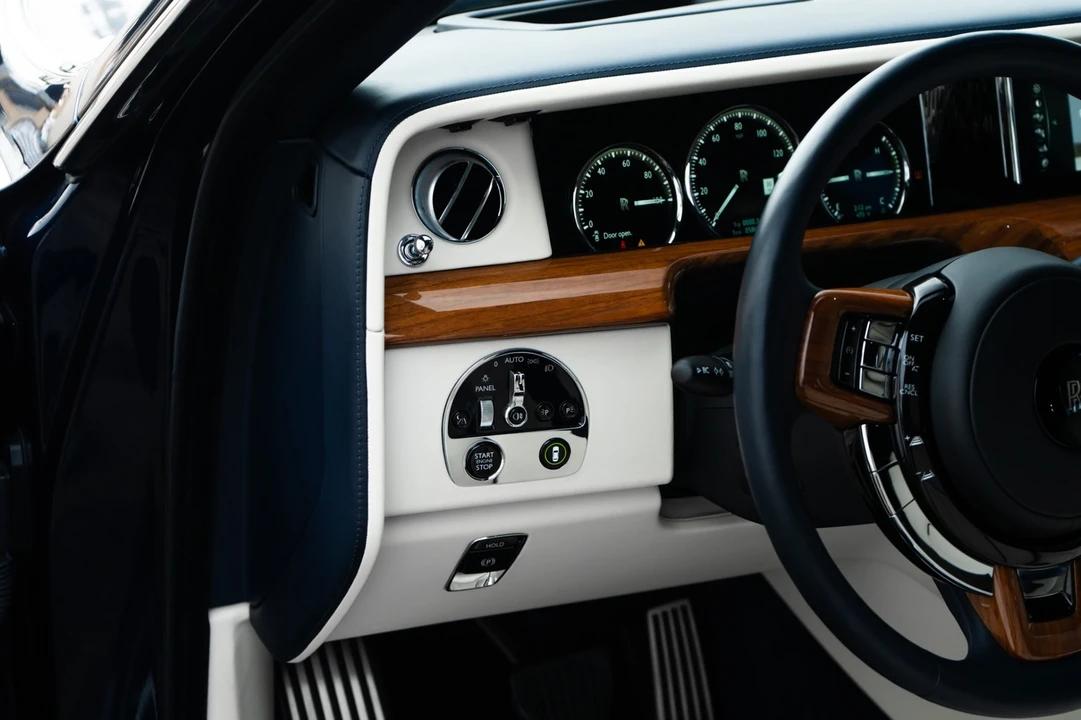 2022 Rolls-Royce Phantom - Image 20 of 31