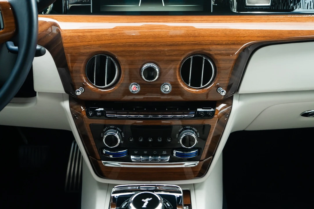 2022 Rolls-Royce Phantom - Image 21 of 31