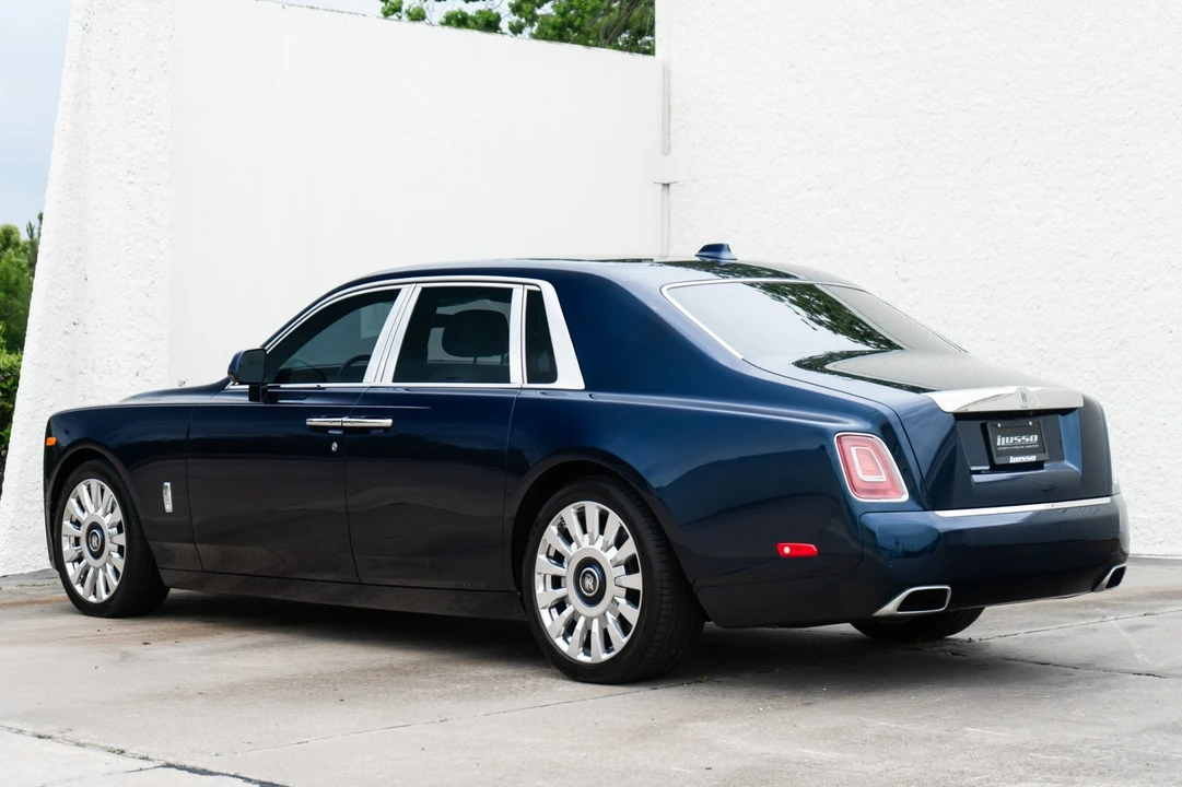 2022 Rolls-Royce Phantom - Image 2 of 31