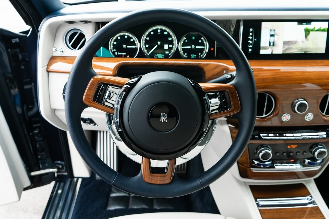 2022 Rolls-Royce Phantom - Image 10 of 31