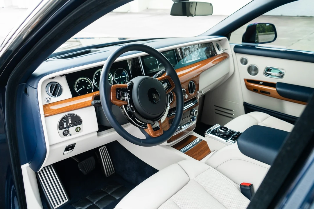 2022 Rolls-Royce Phantom - Image 5 of 31