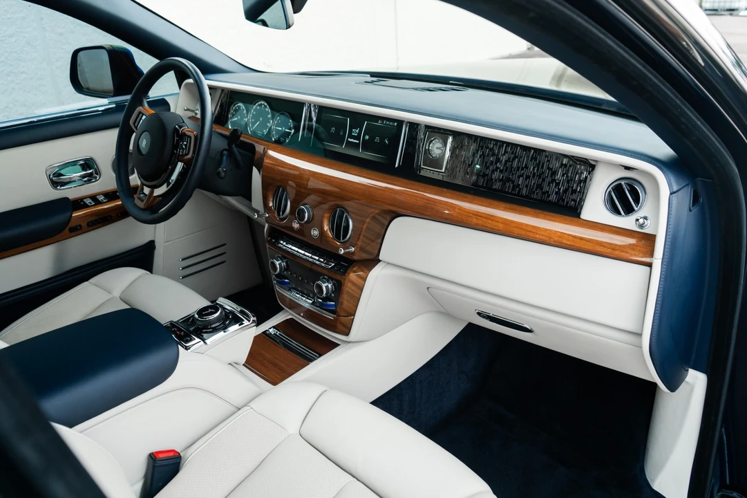 2022 Rolls-Royce Phantom - Image 17 of 31