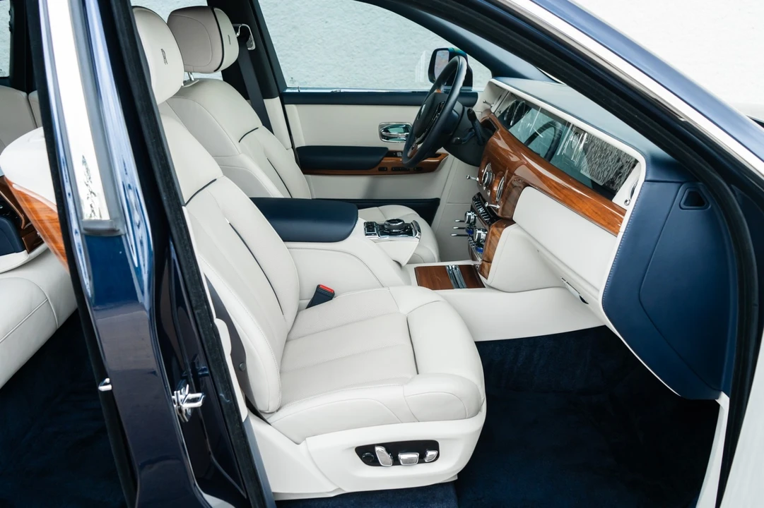 2022 Rolls-Royce Phantom - Image 19 of 31